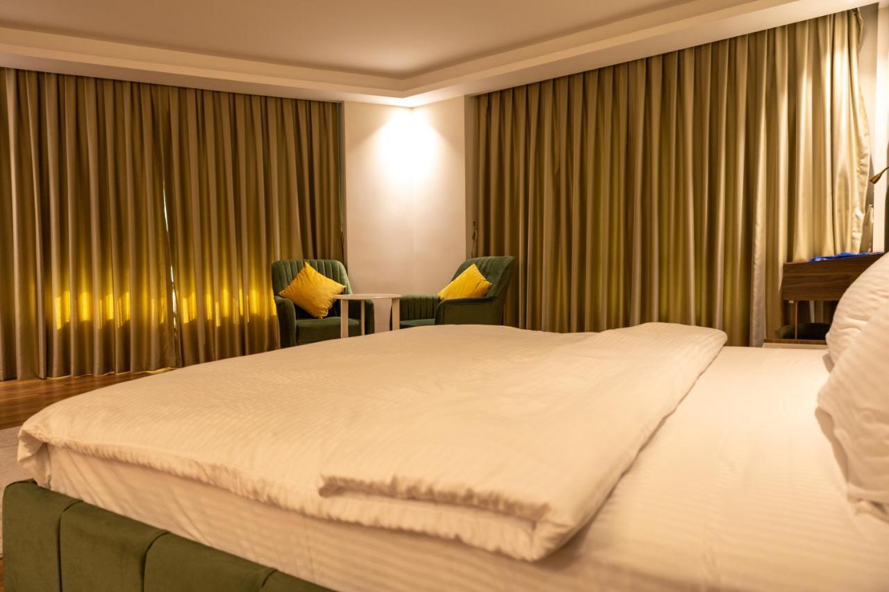 Grand Luxury Aparthotel Ялова Екстериор снимка